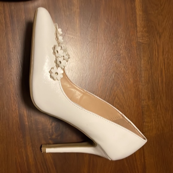 Lauren Conrad pumps with floral design. Worn one time! - Picture 4 of 6